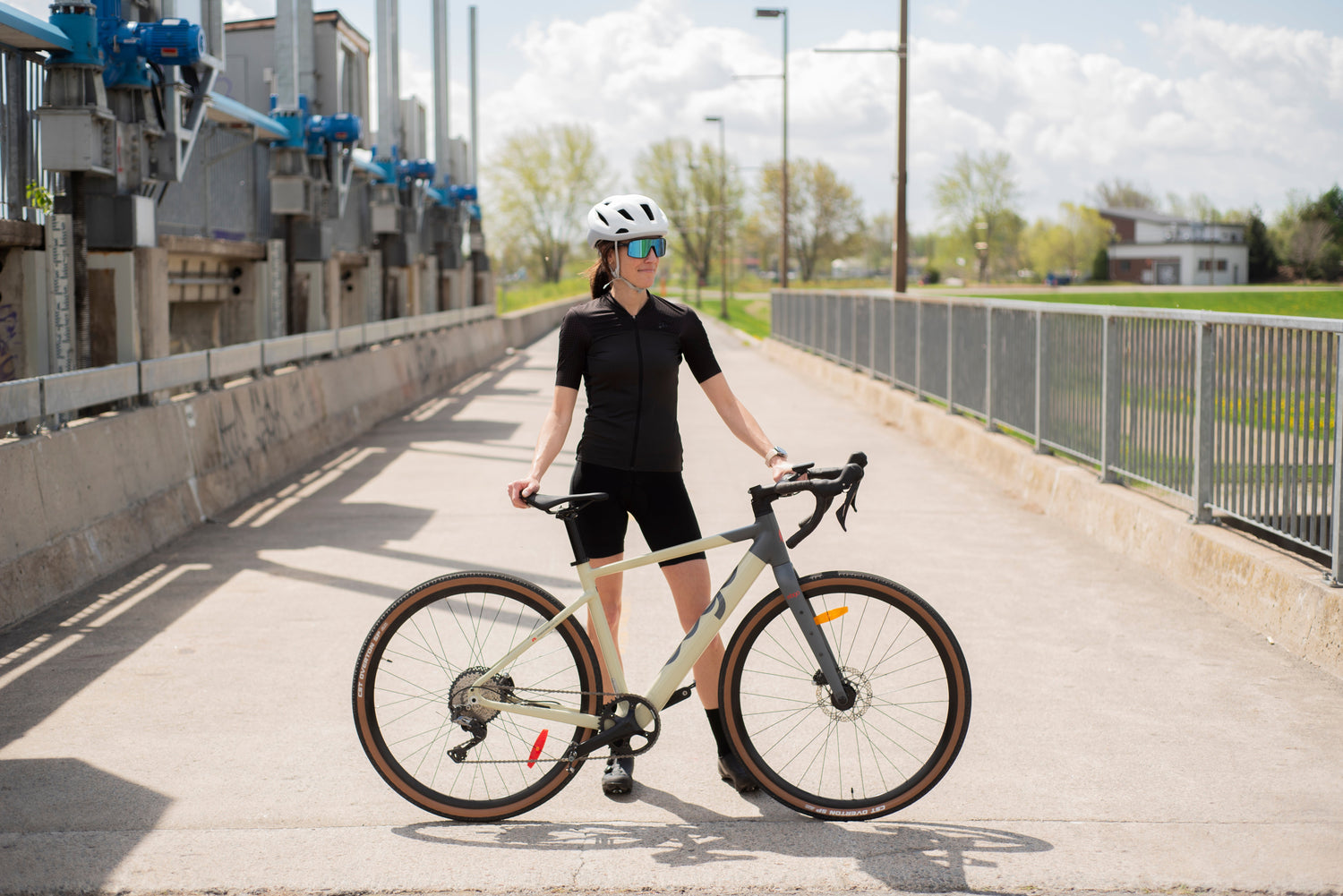 En quoi le DUSTER se distingue-t-il des autres vélos gravel électriques?